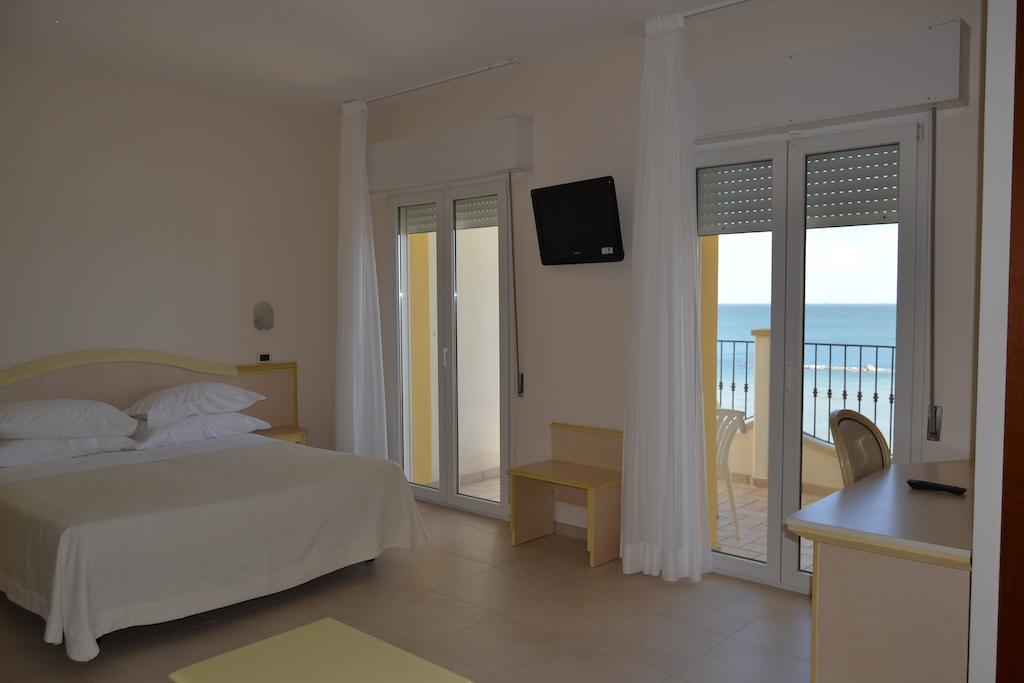 Hotel Zeus Rimini Exterior photo