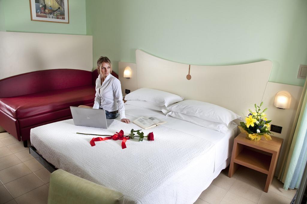 Hotel Zeus Rimini Exterior photo